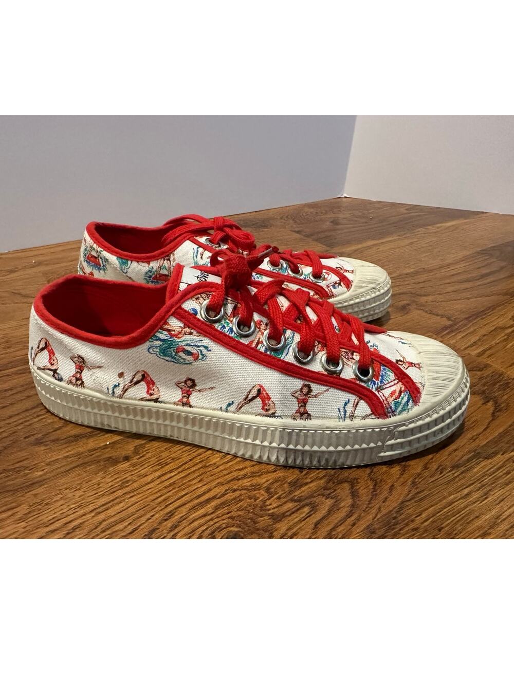 Miss L Fire Women’s Novesta Diving Delights Retro Style Sneakers Sz 9 Streetwear